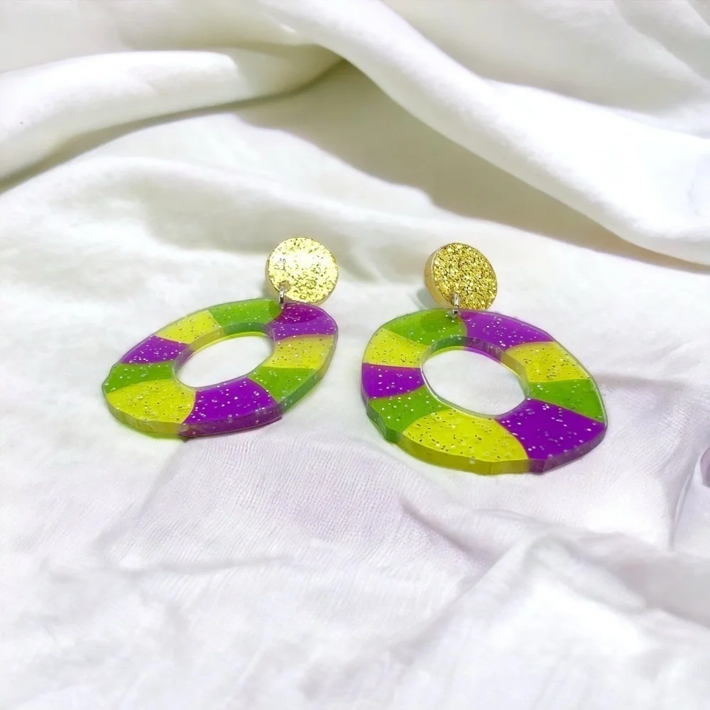 Sweeten Your Mardi Gras: NWT Whimsical King Cake Dangle Earrings!